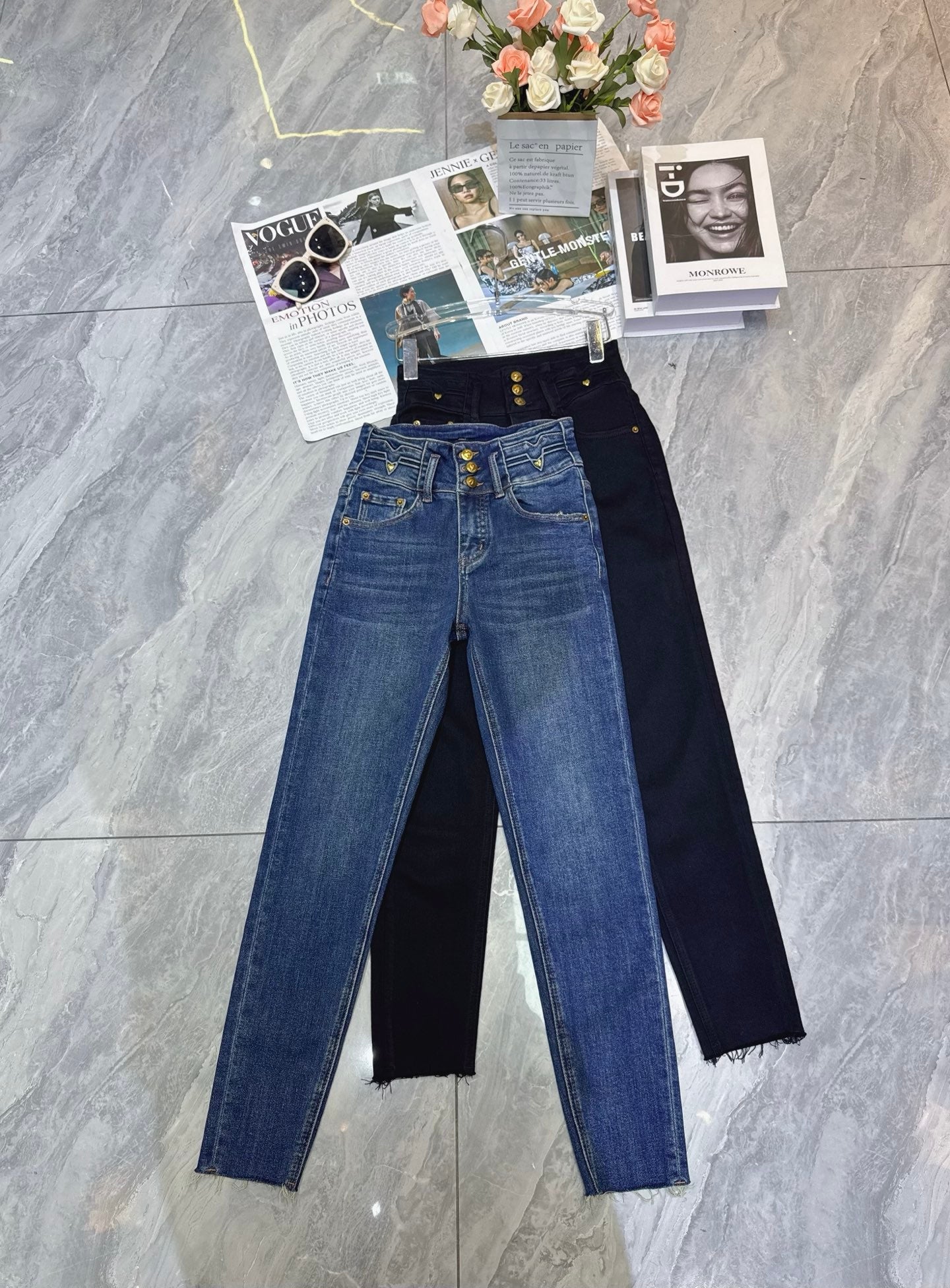 Three button small leg jeans