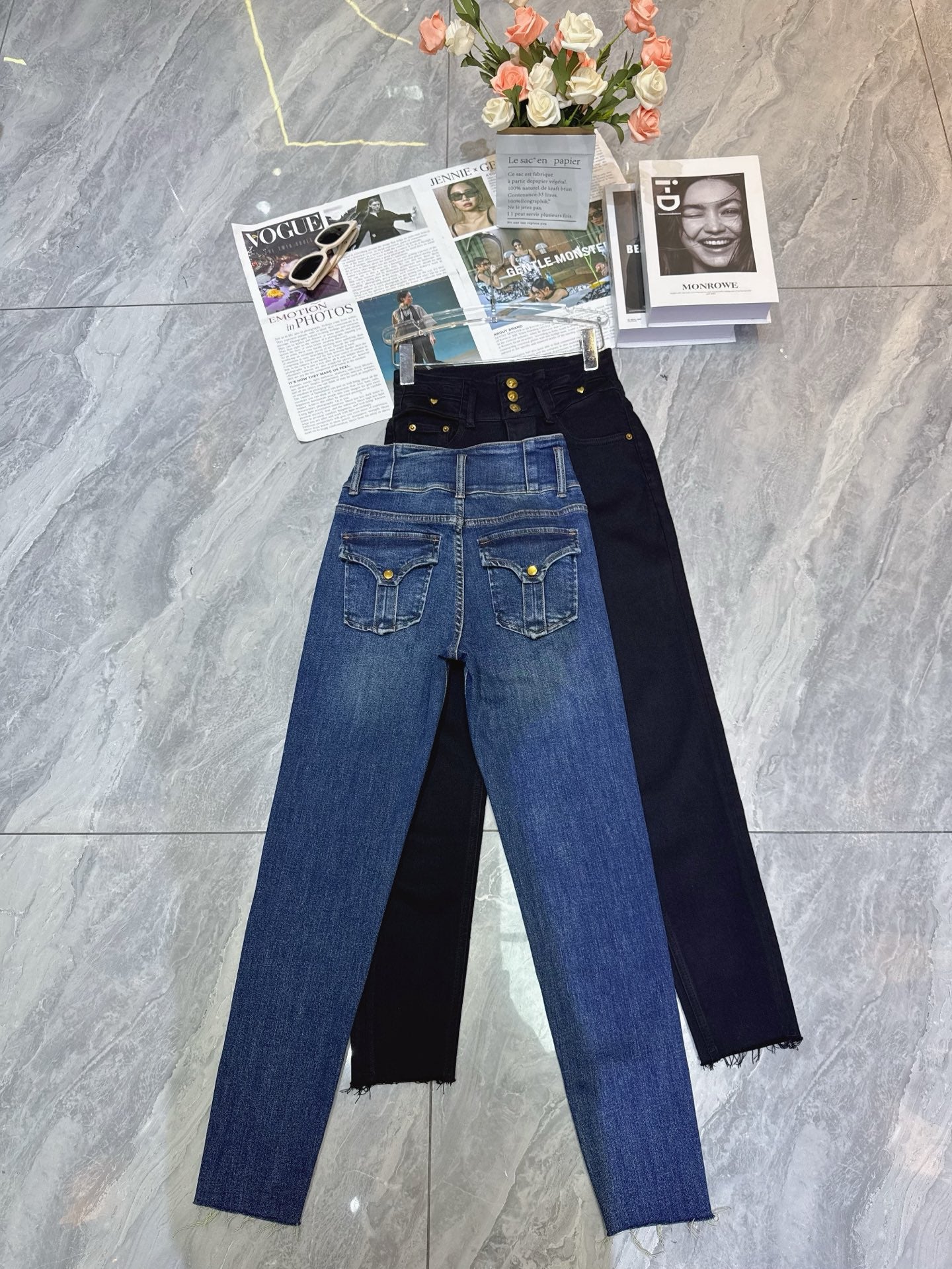 Three button small leg jeans