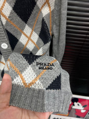 Lingge College style knitted cardigan