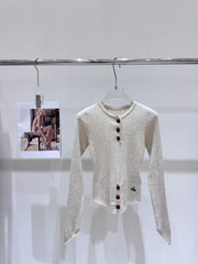 Embroidered V-neck button knit base shirt