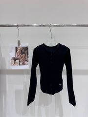 Embroidered V-neck button knit base shirt