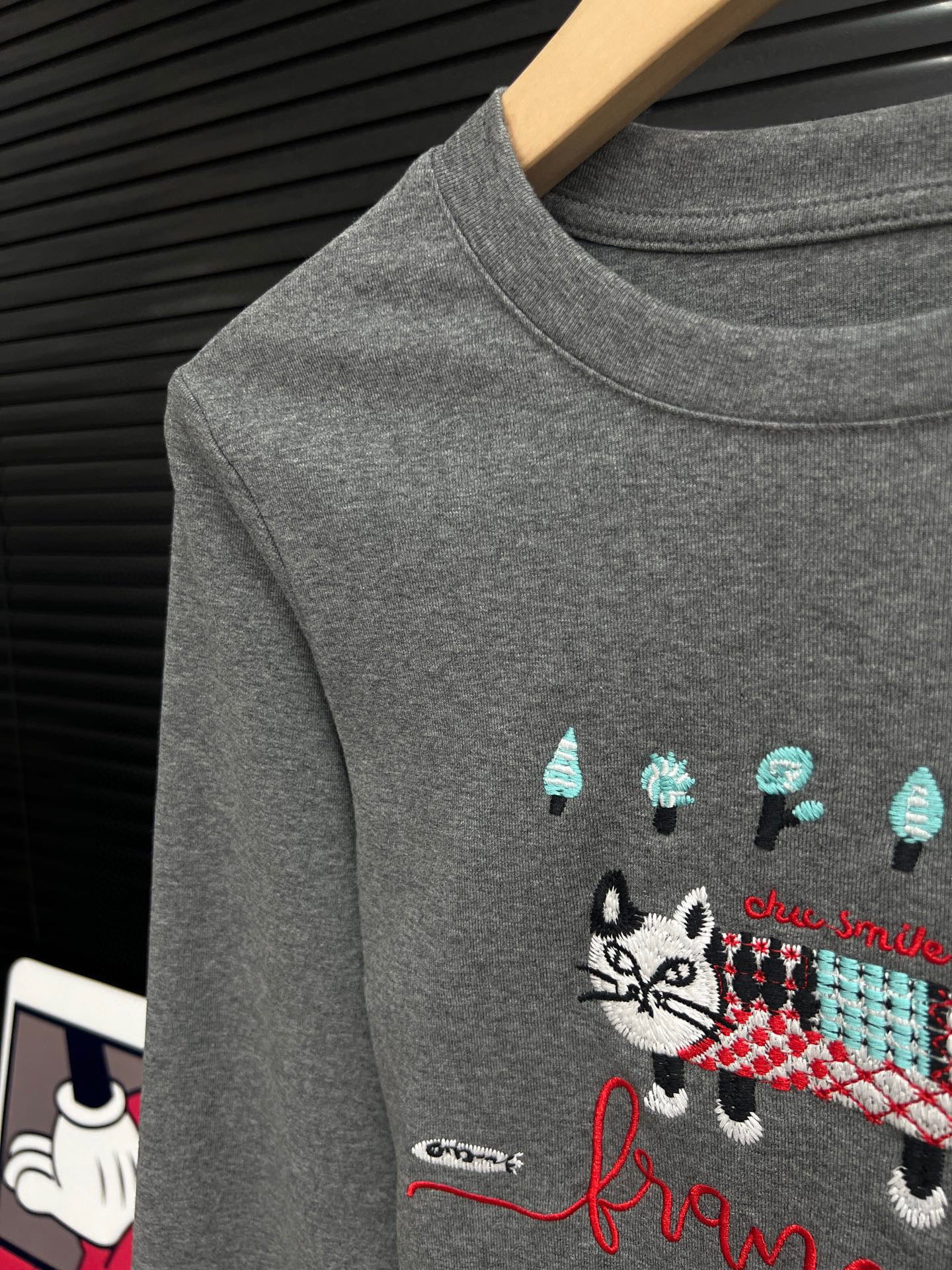 Embroidered cat lace design with cotton base and long sleeves