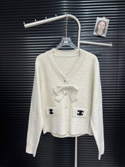 Gentle knitted cardigan with bow tie