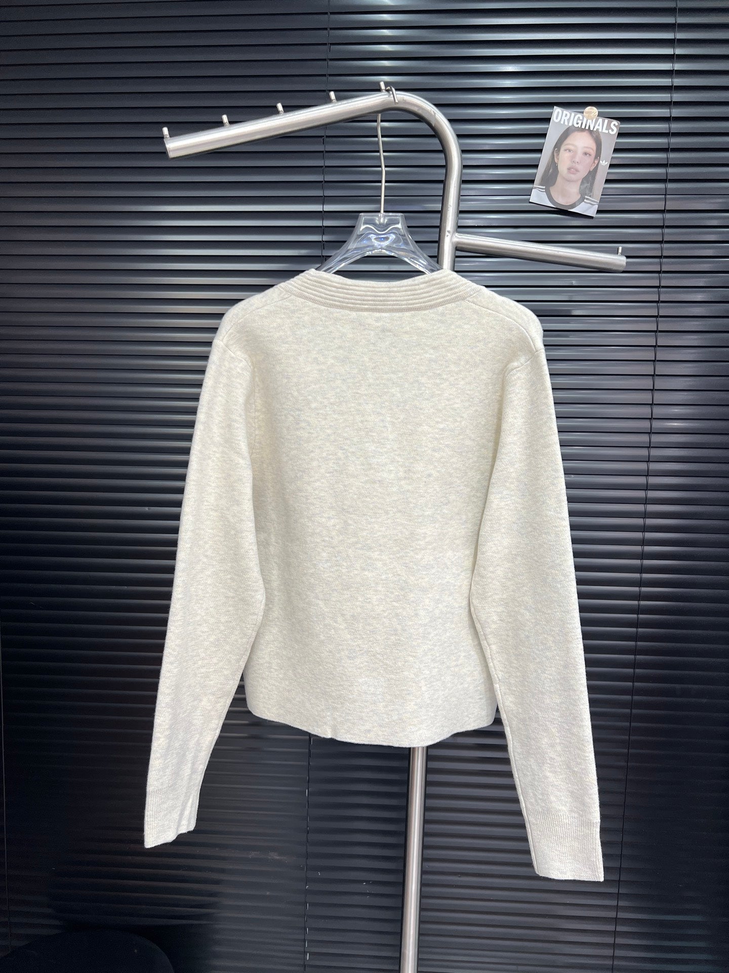Gentle knitted cardigan with bow tie