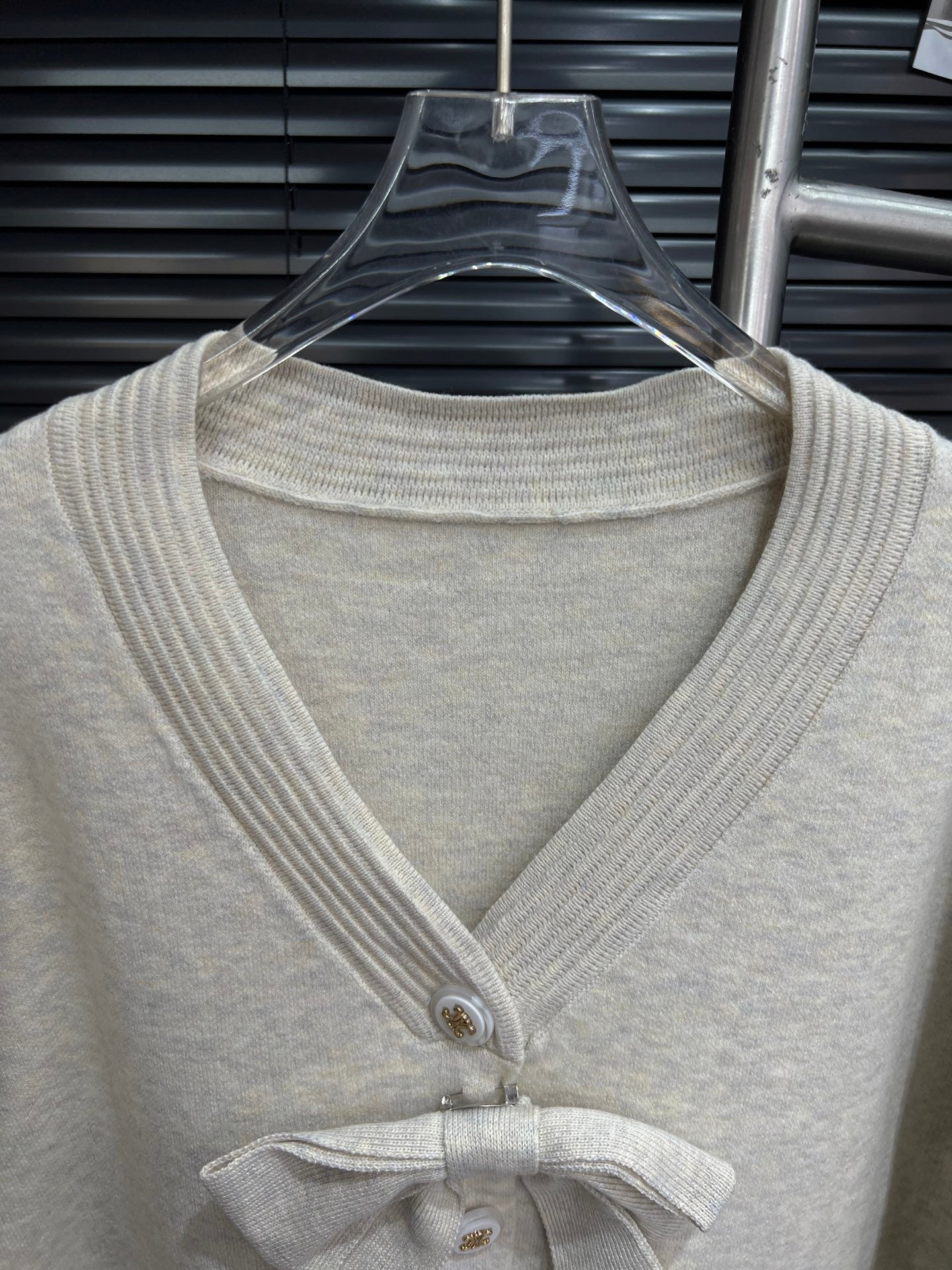 Gentle knitted cardigan with bow tie