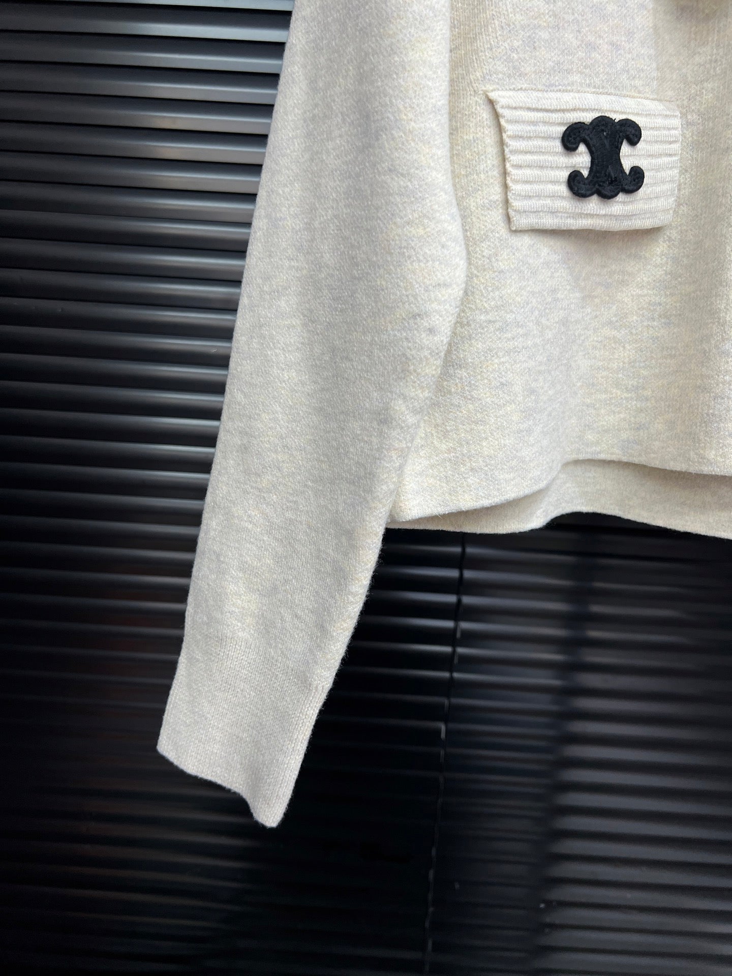Gentle knitted cardigan with bow tie