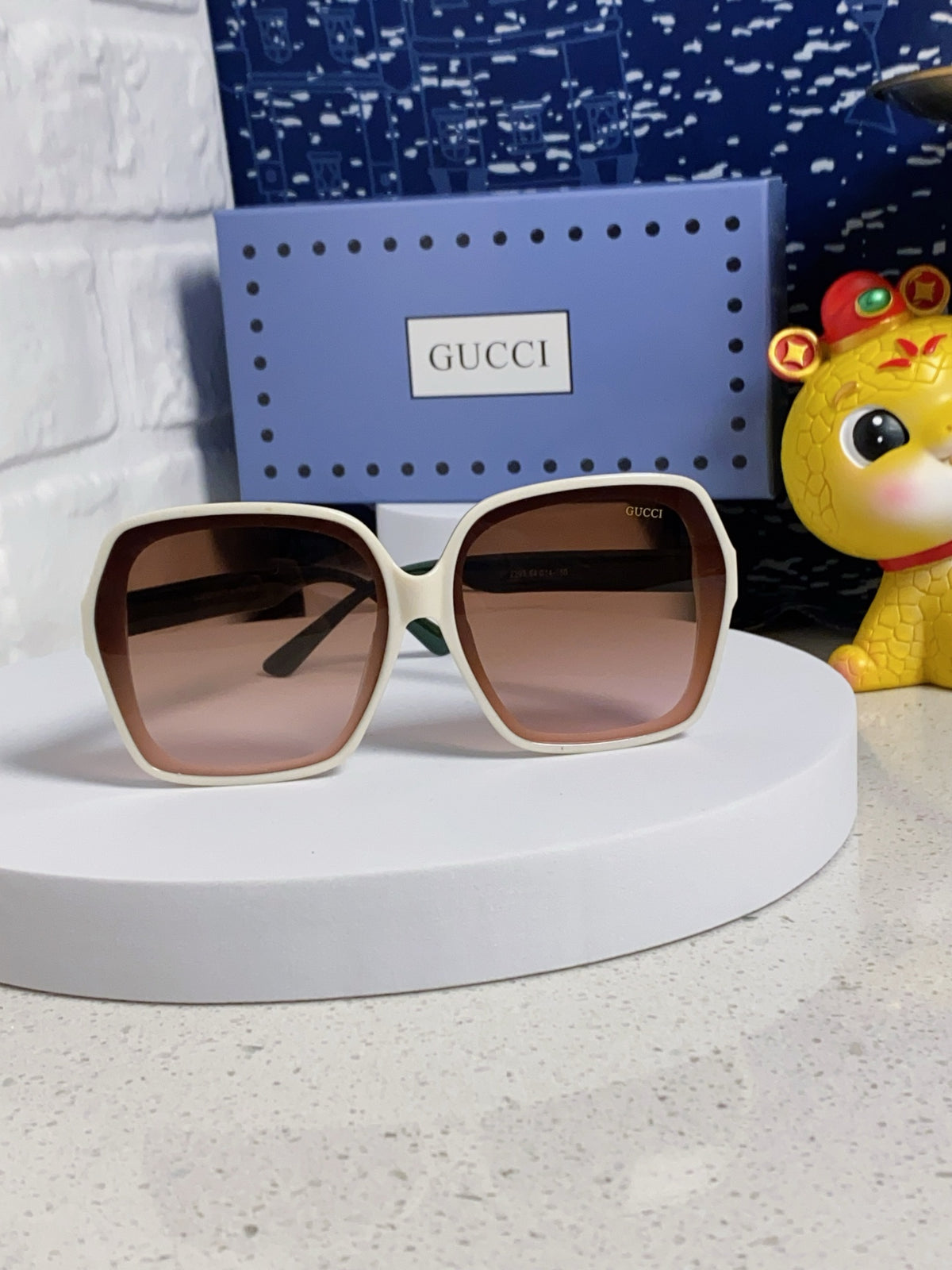 Fashionable European and American style concealed sunglasses