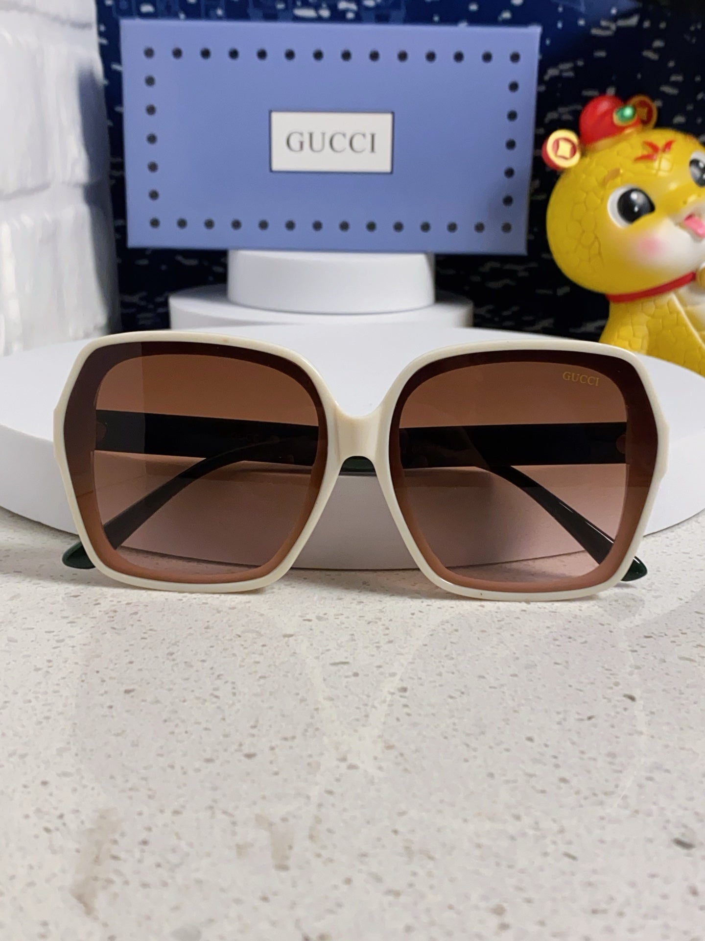 Fashionable European and American style concealed sunglasses