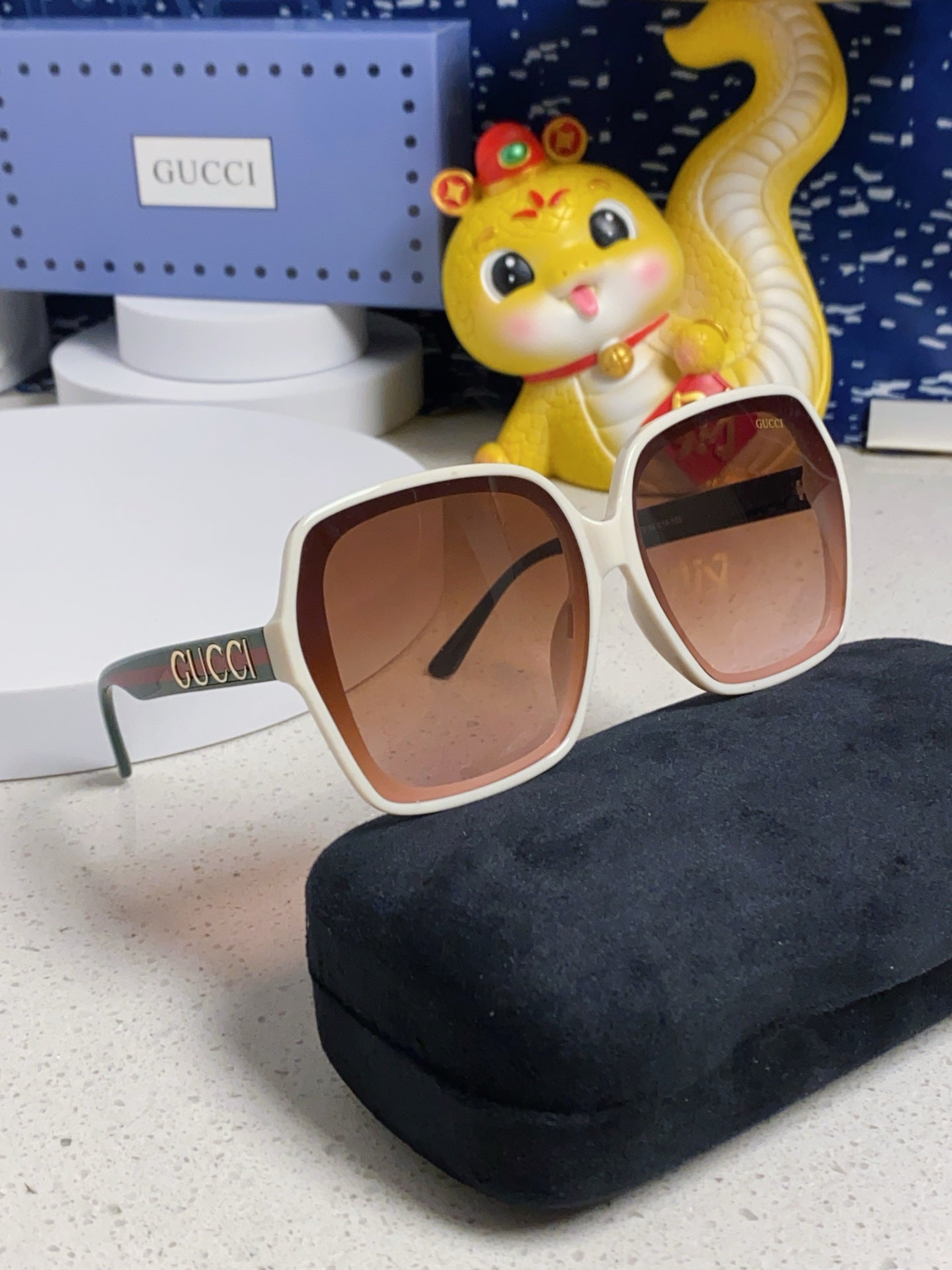 Fashionable European and American style concealed sunglasses