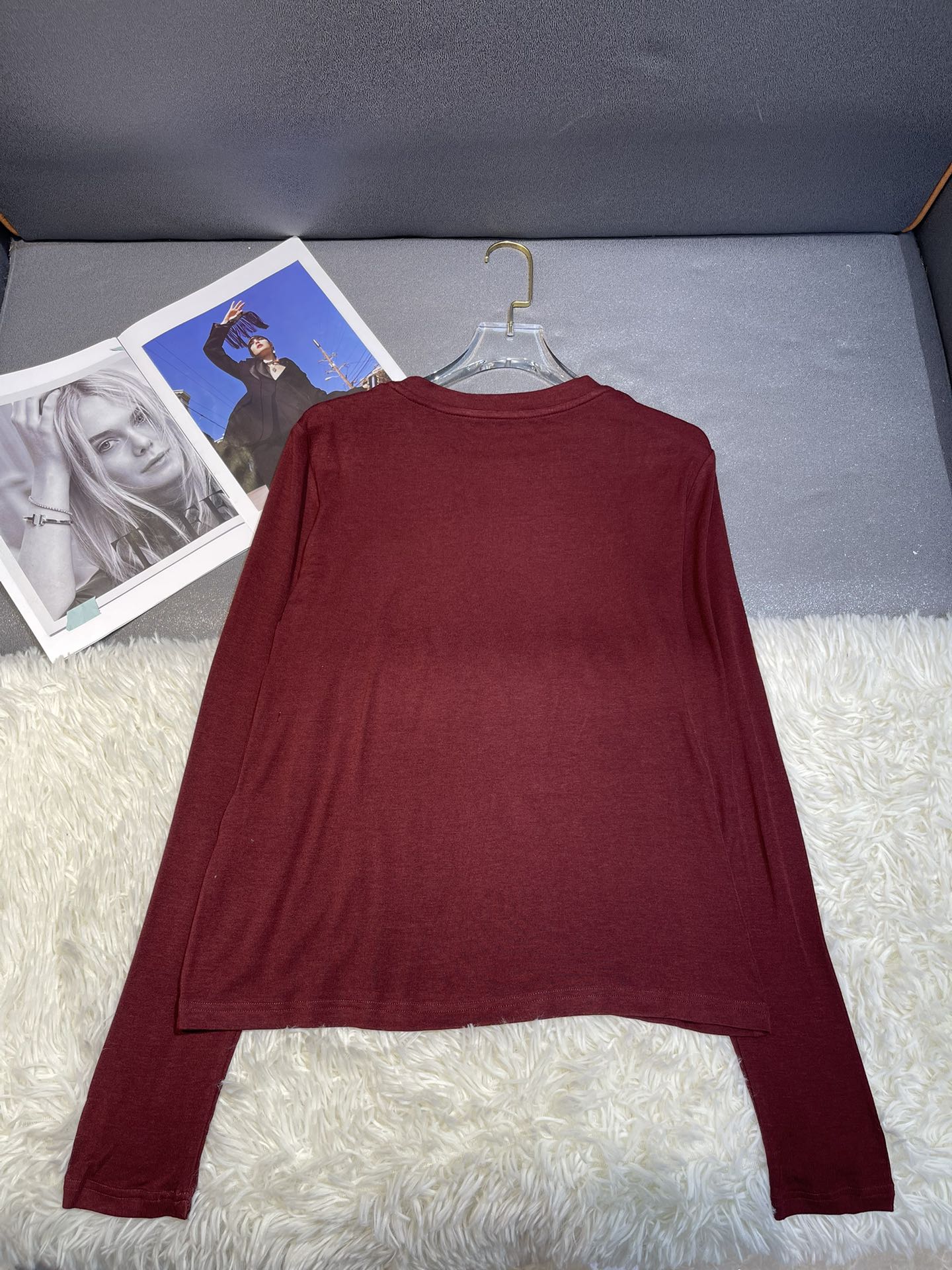 Round neck wool base sweater