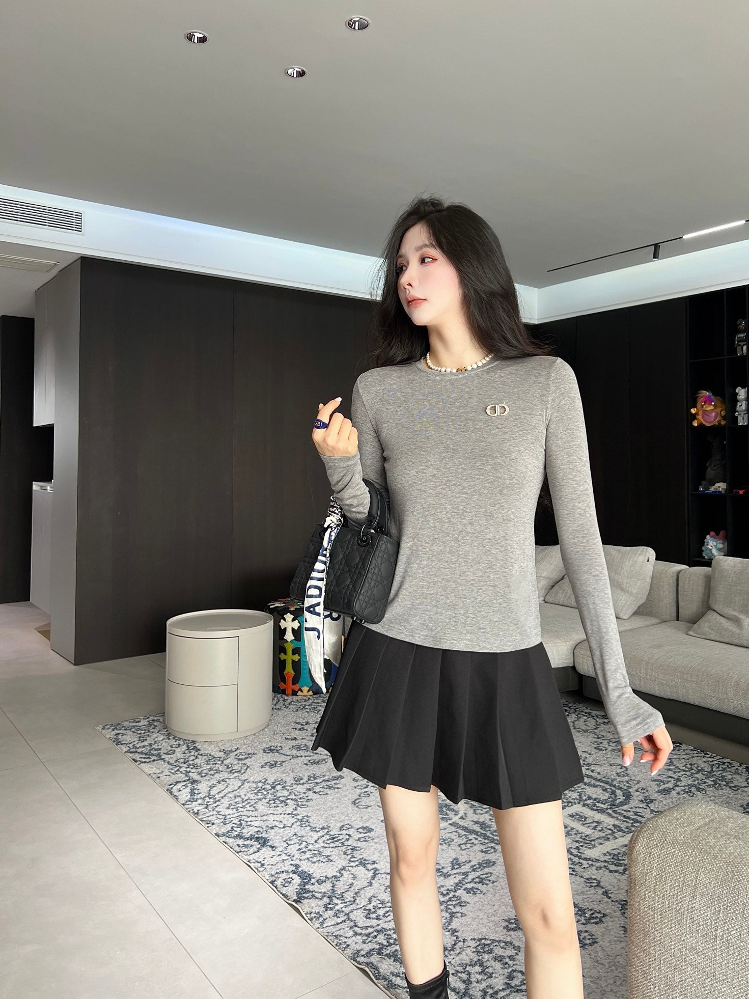 Round neck wool base sweater