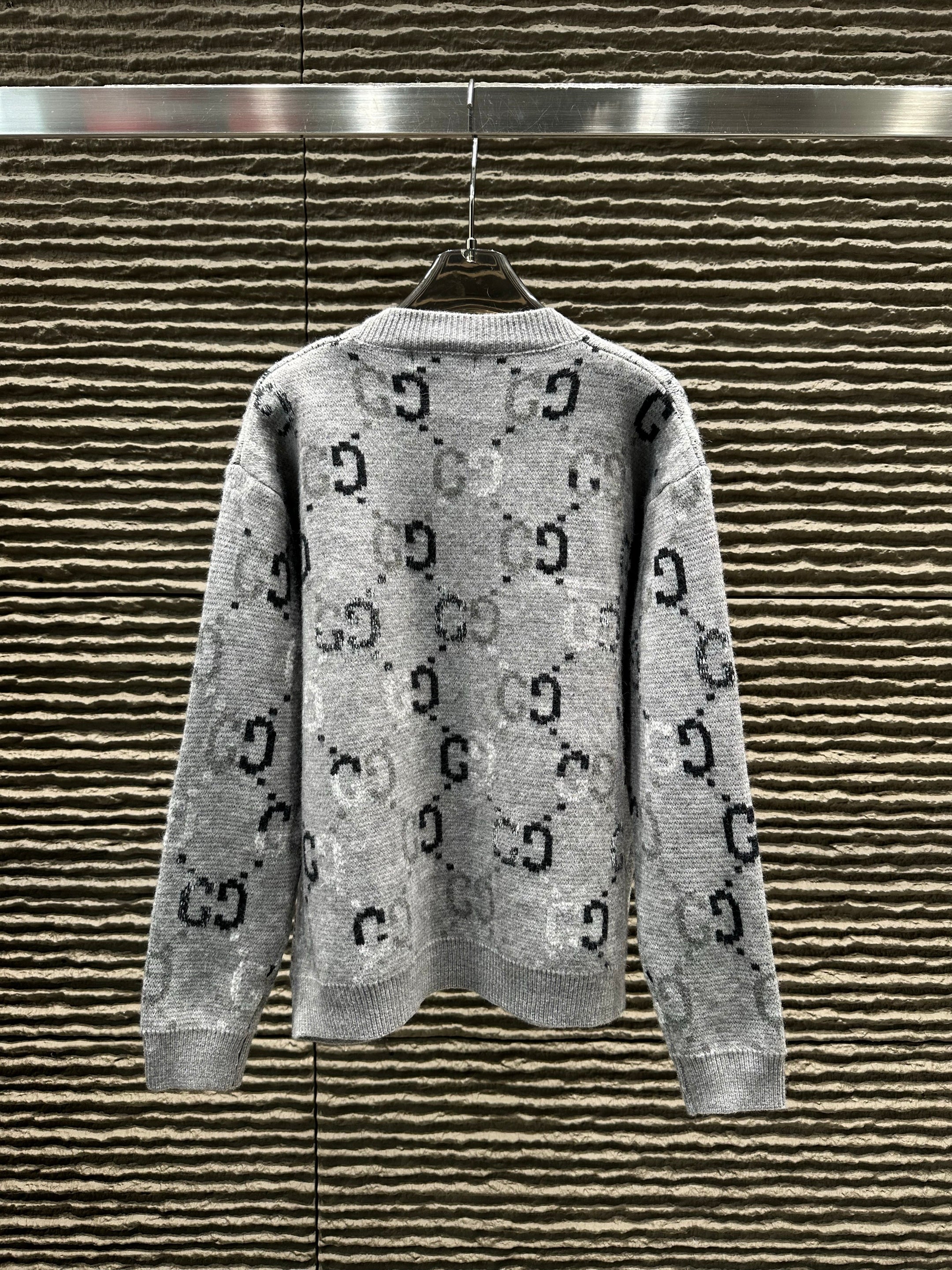 Autumn and Winter New Gradient Jacquard Letter Cardigan