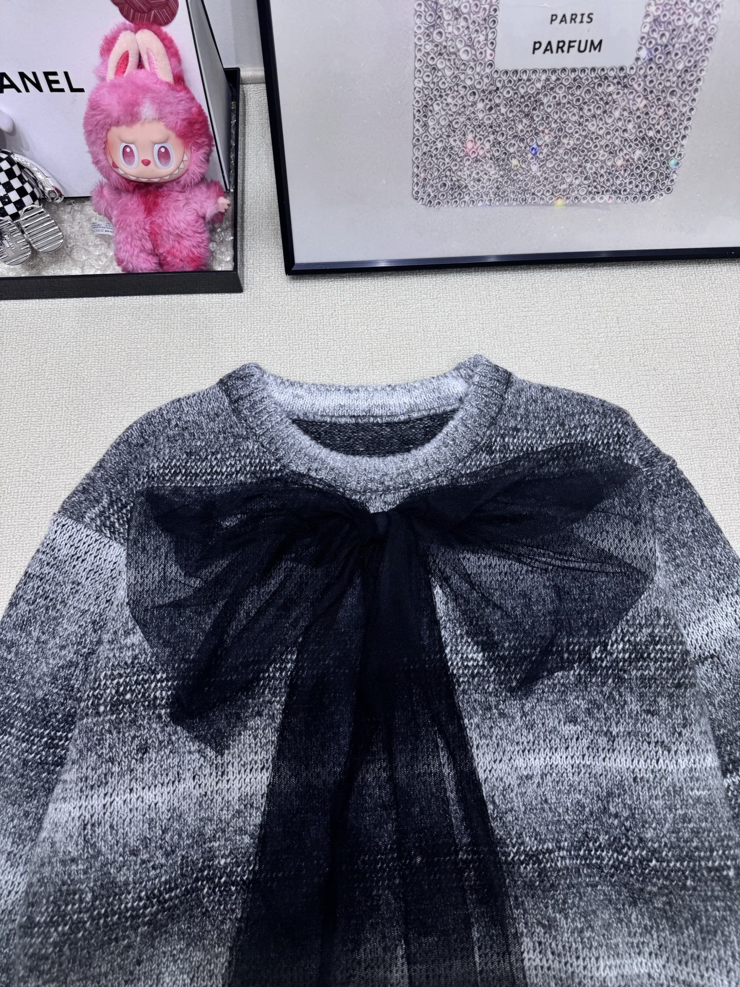 Mesh bow gray gradient knitted pullover