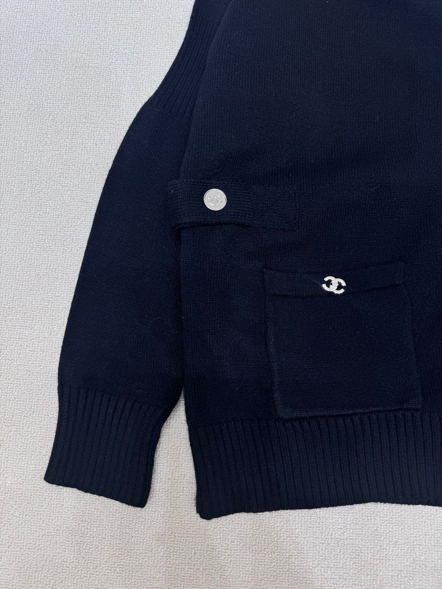 Xiaoxiangfeng Knitted Cardigan