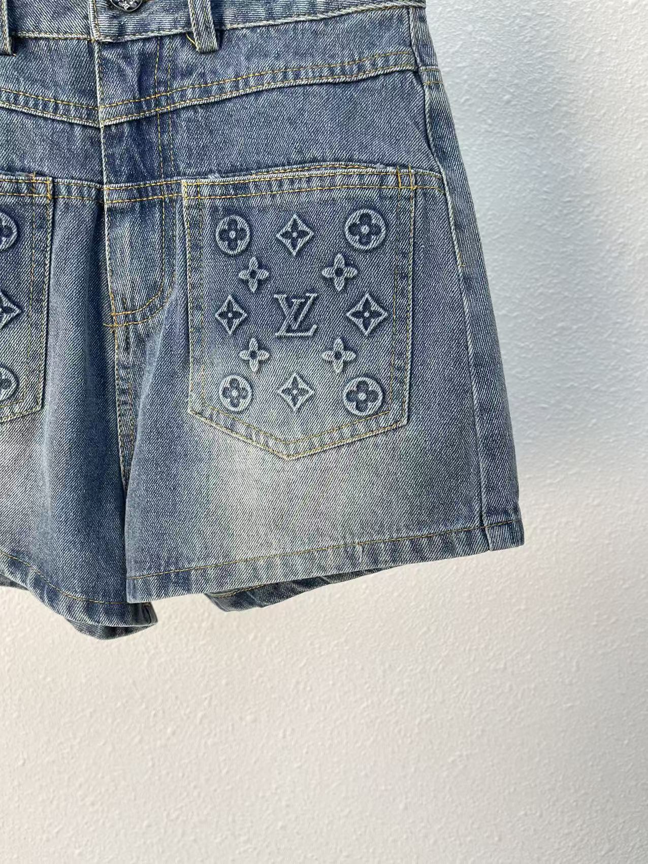 High waisted shorts 😘