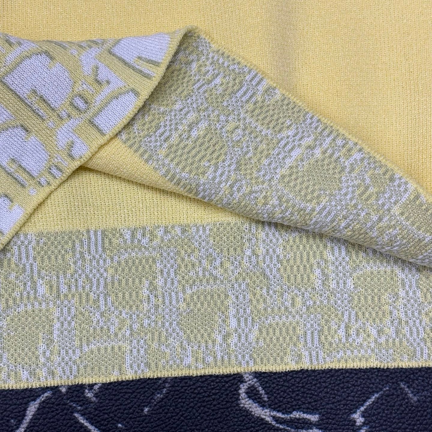 Collar jacquard knitting on top