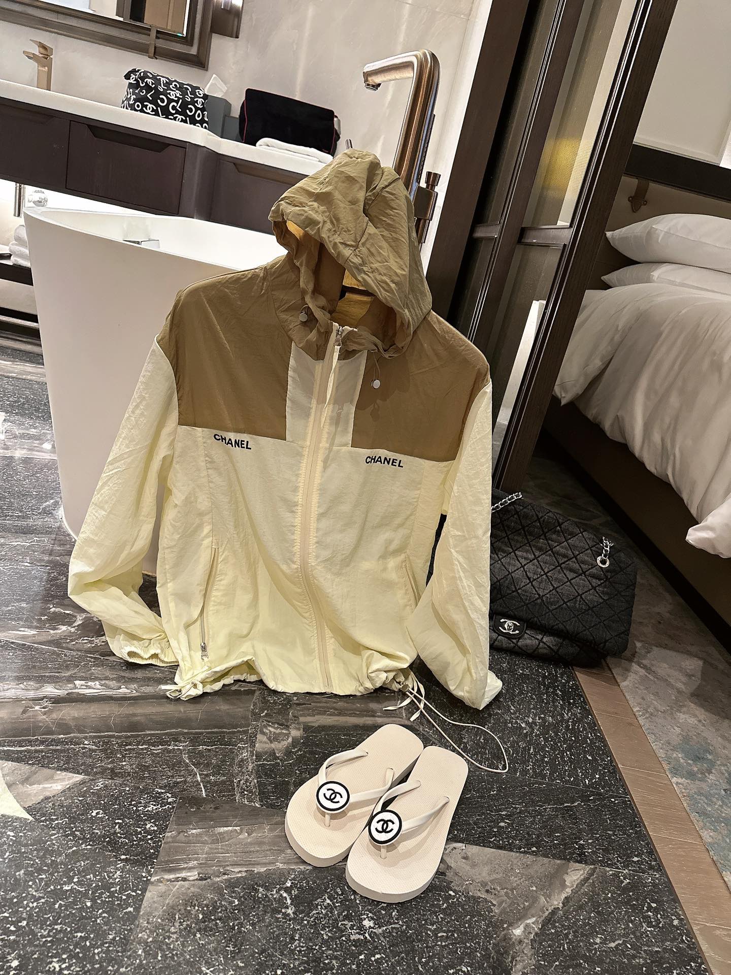 Color blocked hooded thin sunscreen jacket
