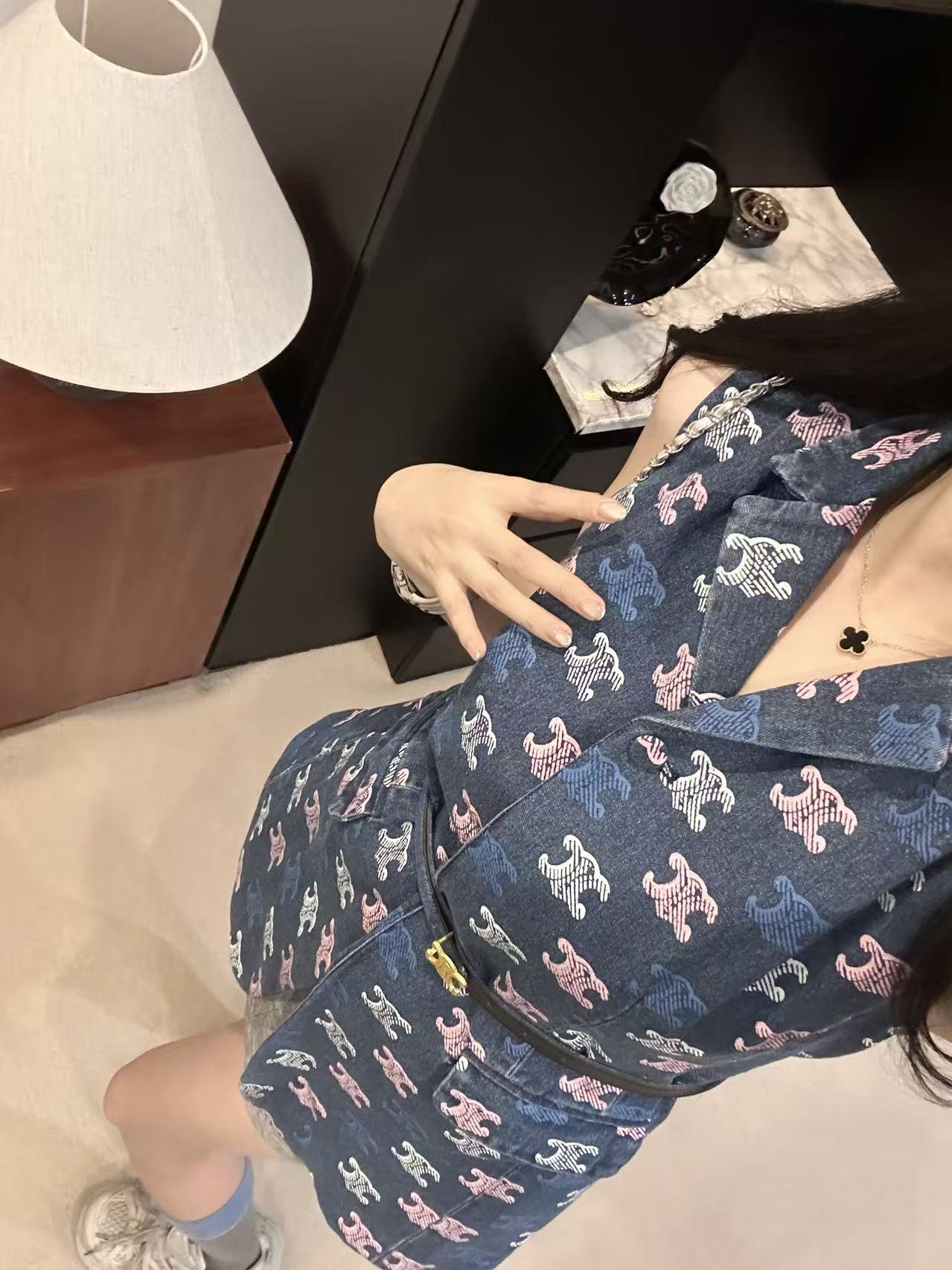 Early autumn latest classic logo color printed denim vest
