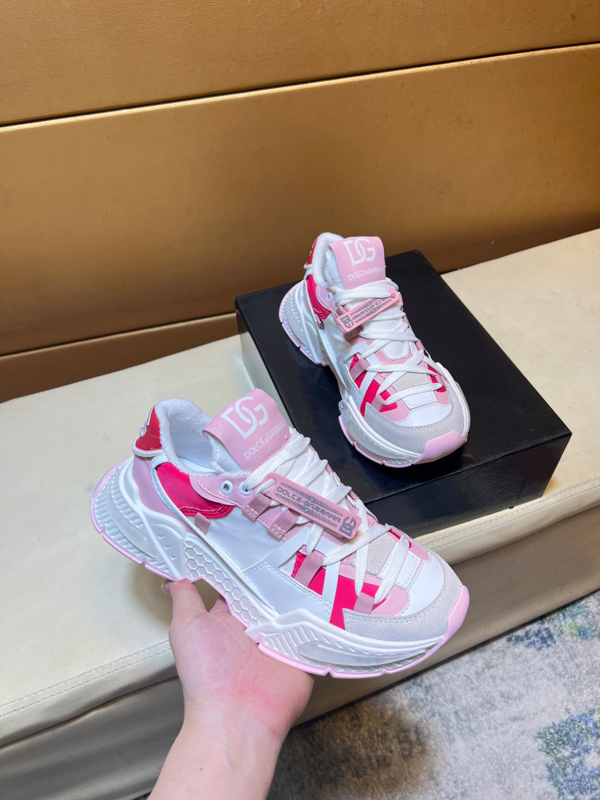 Unique modern style sports shoes