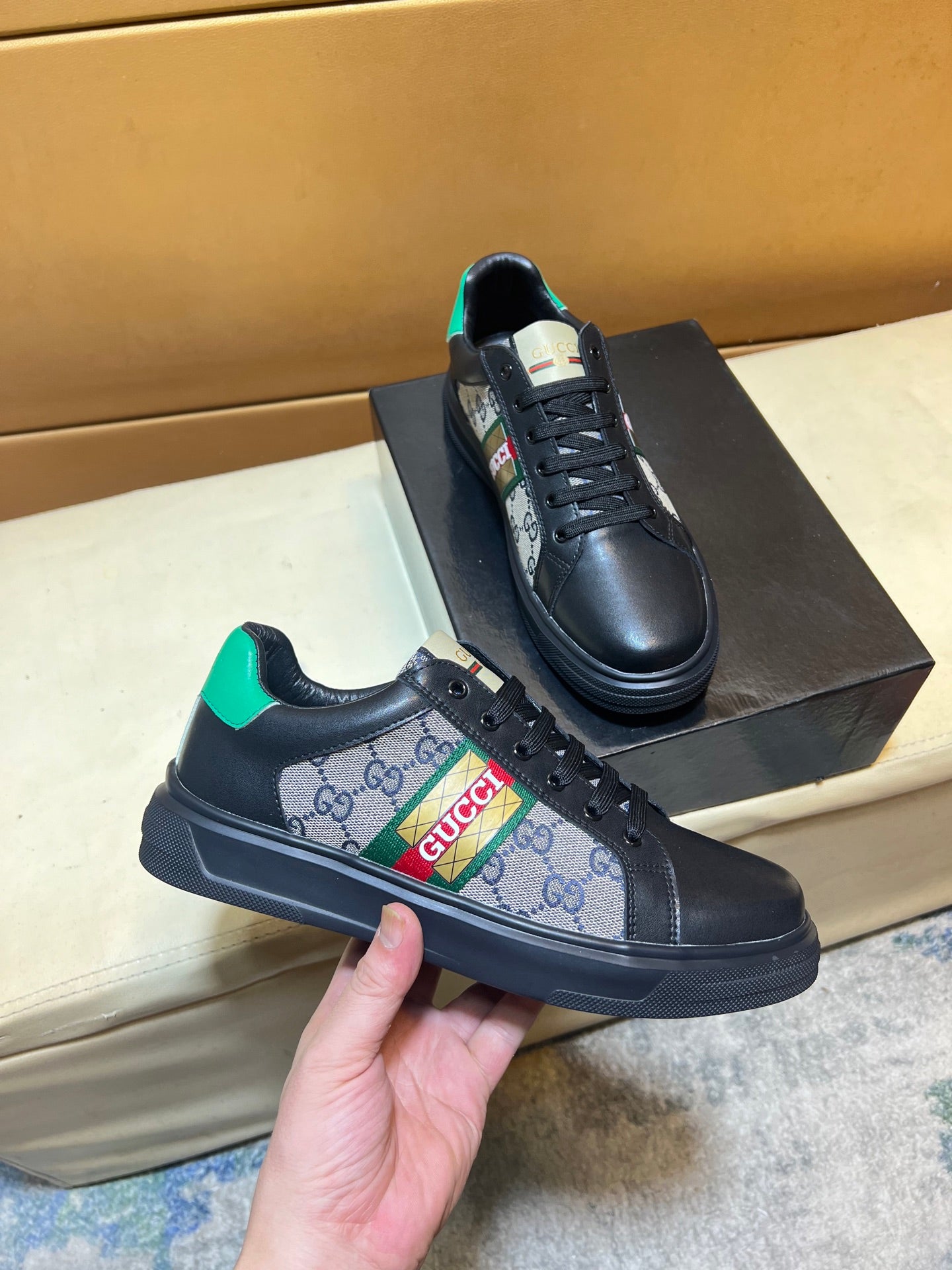 Unique modern style sports shoes