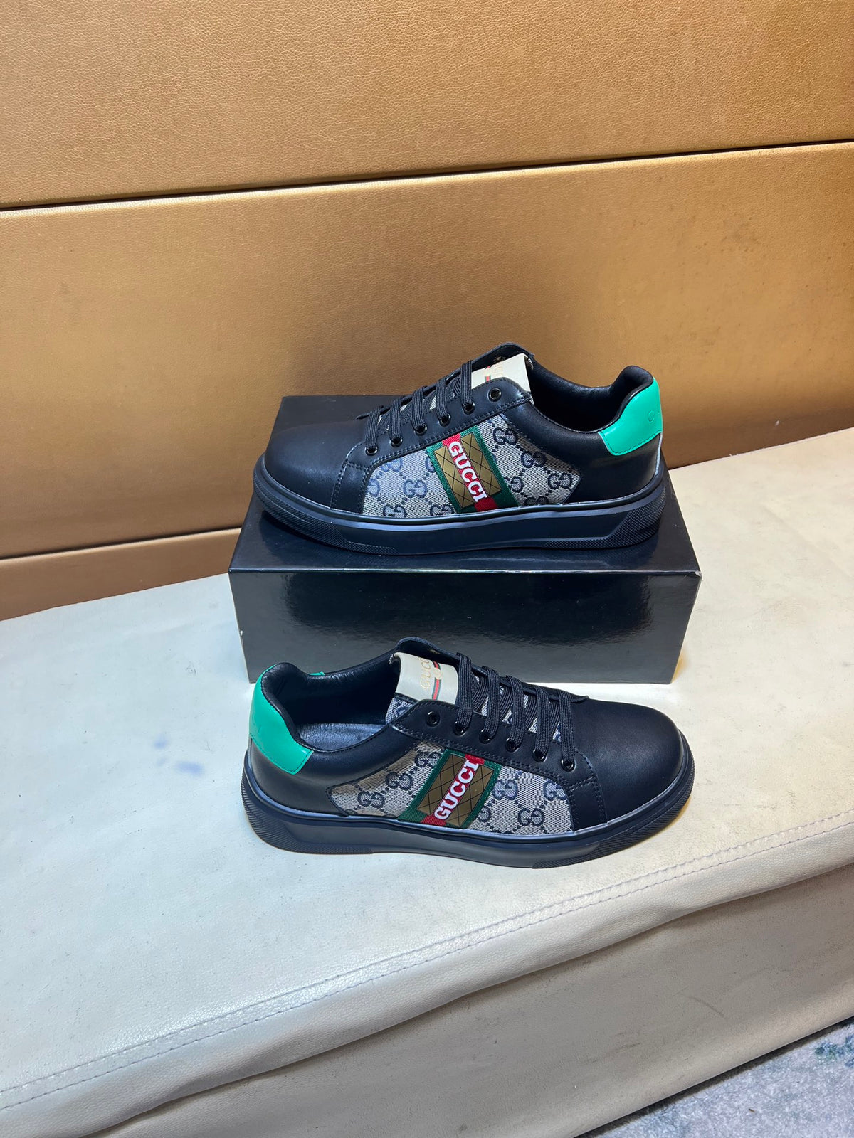 Unique modern style sports shoes