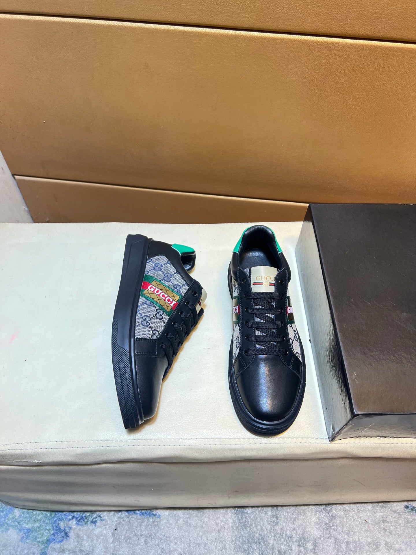 Unique modern style sports shoes