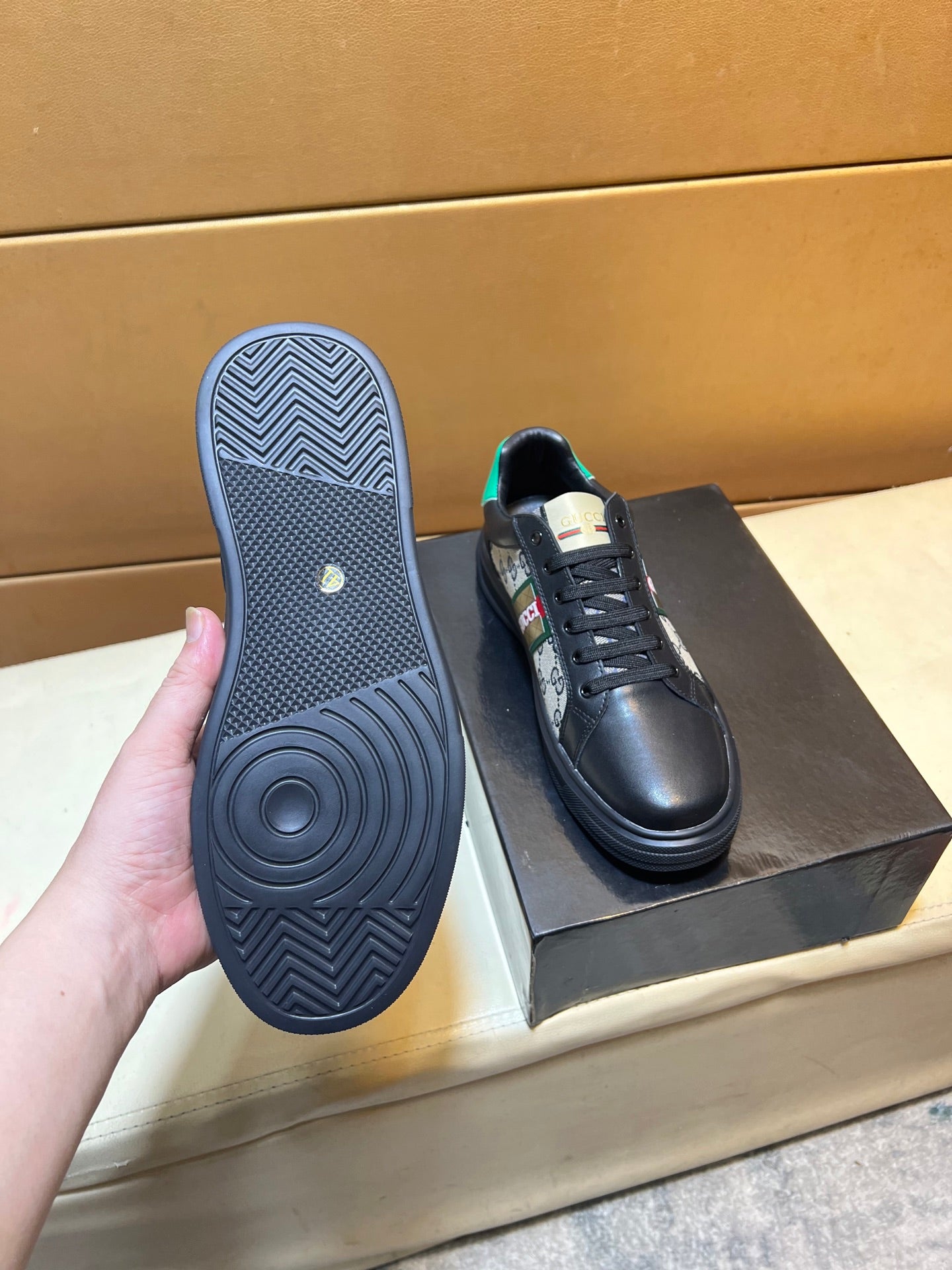 Unique modern style sports shoes
