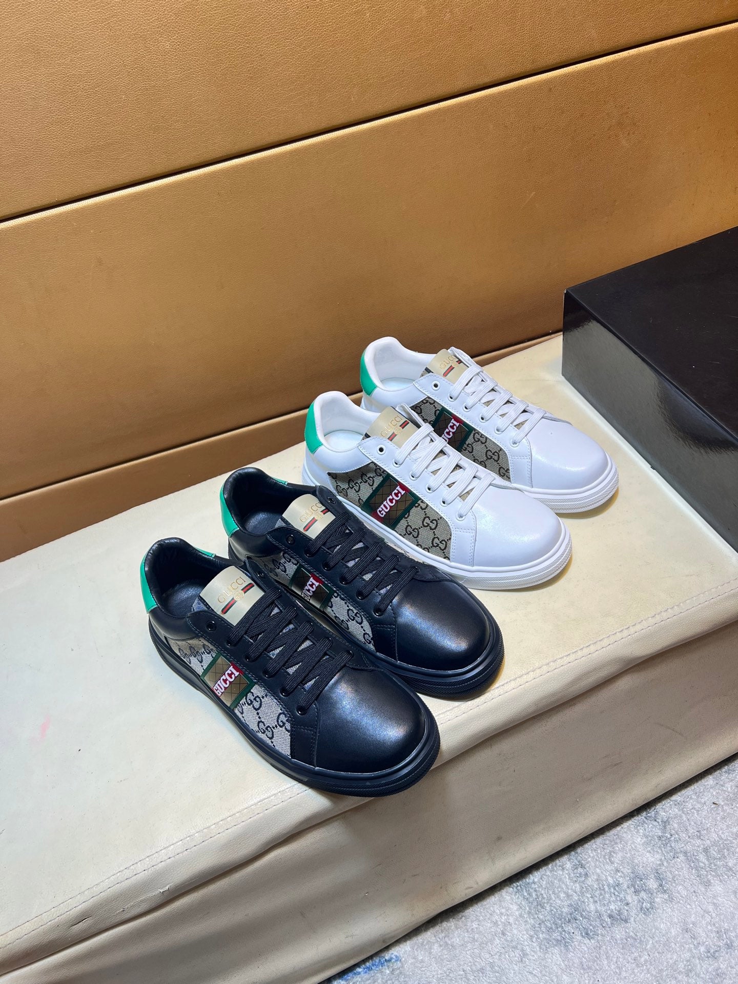 Unique modern style sports shoes