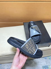 Men's spring and summer slippers