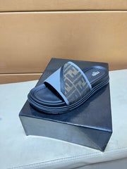 Men's spring and summer slippers