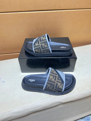 Men's spring and summer slippers