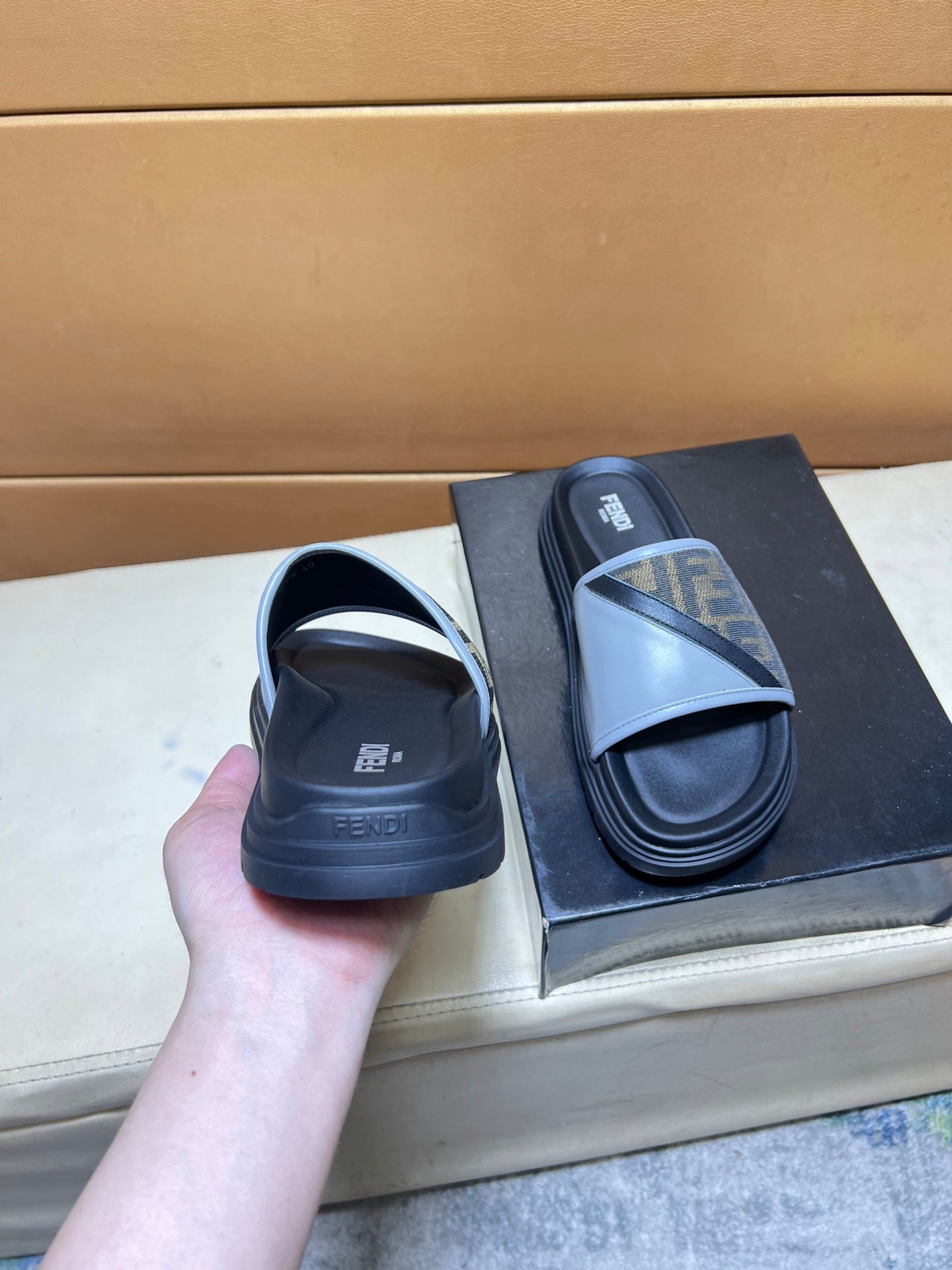 Men's spring and summer slippers