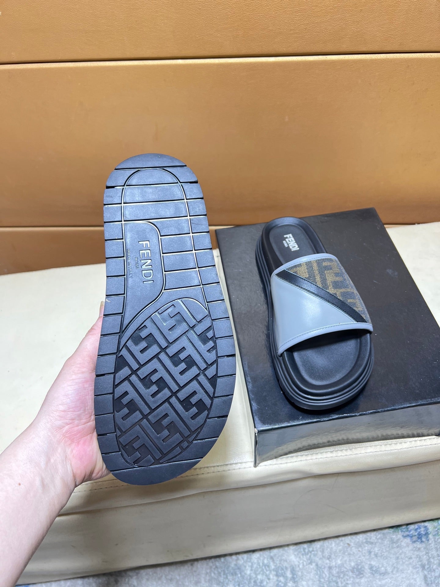 Men's spring and summer slippers