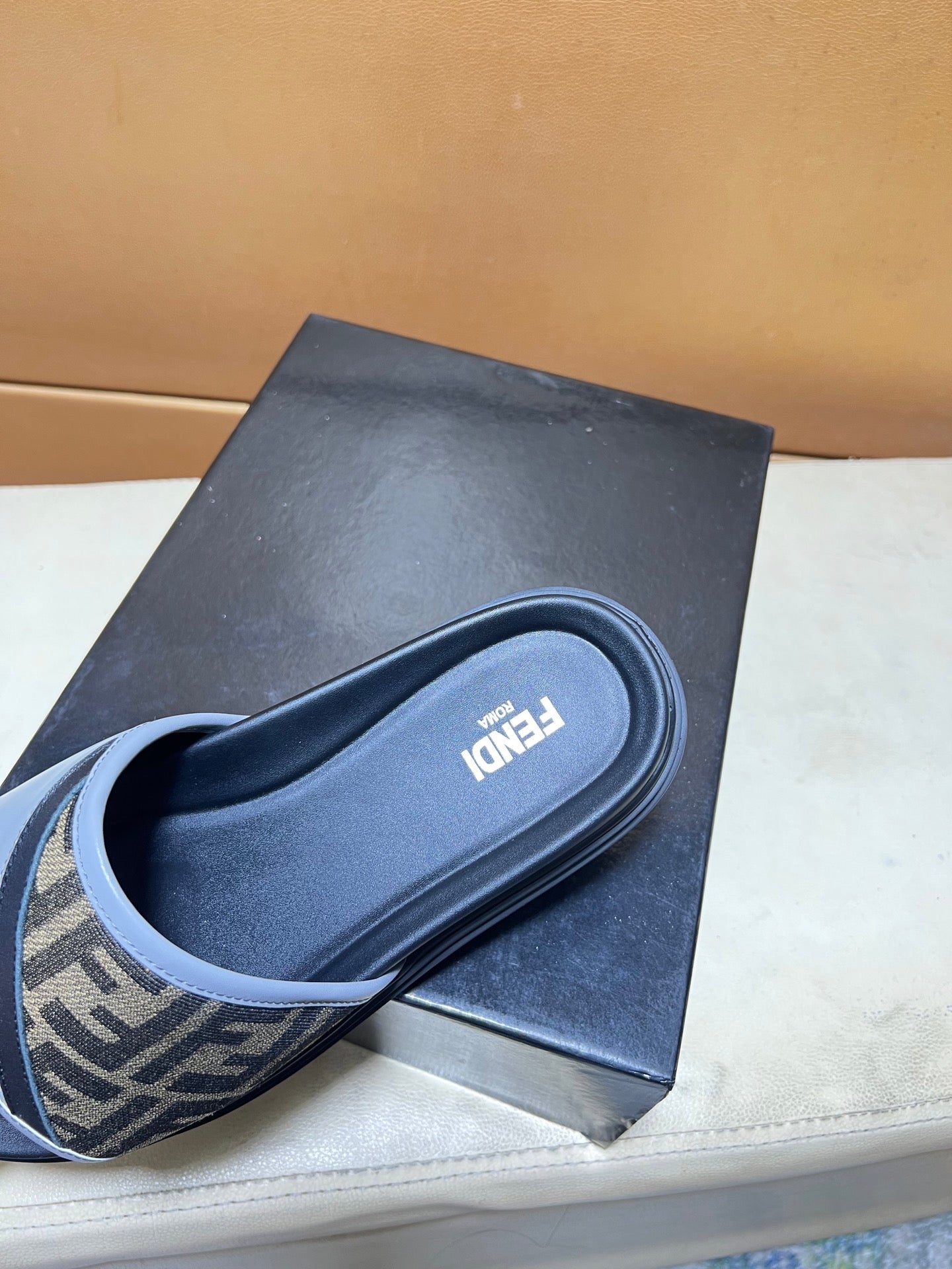 Men's spring and summer slippers