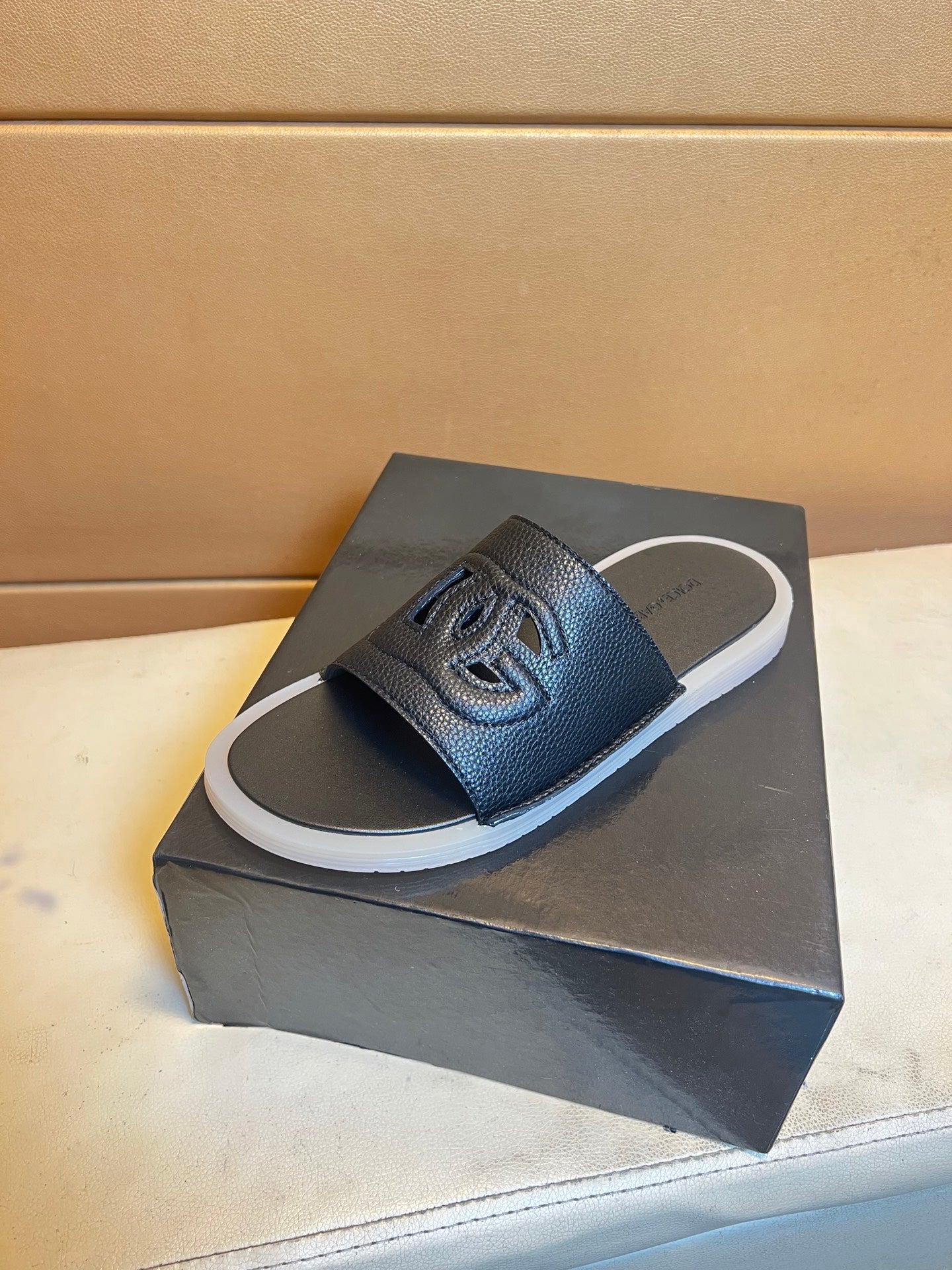 Men's spring and summer slippers
