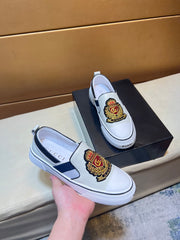 Modern style sports men's shoes