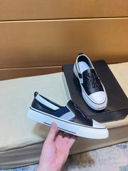 Modern style sports men's shoes