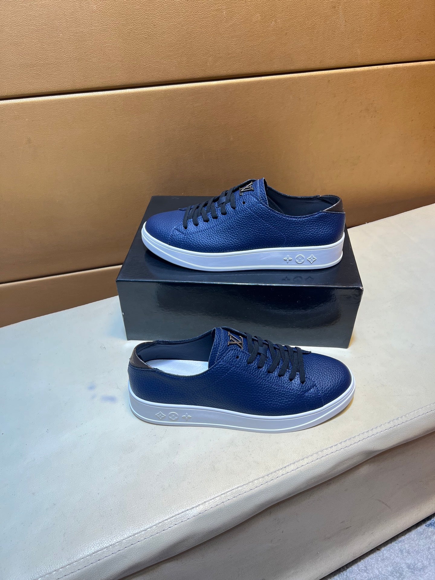 🏃 Casual shoes are a must-have for trendy men