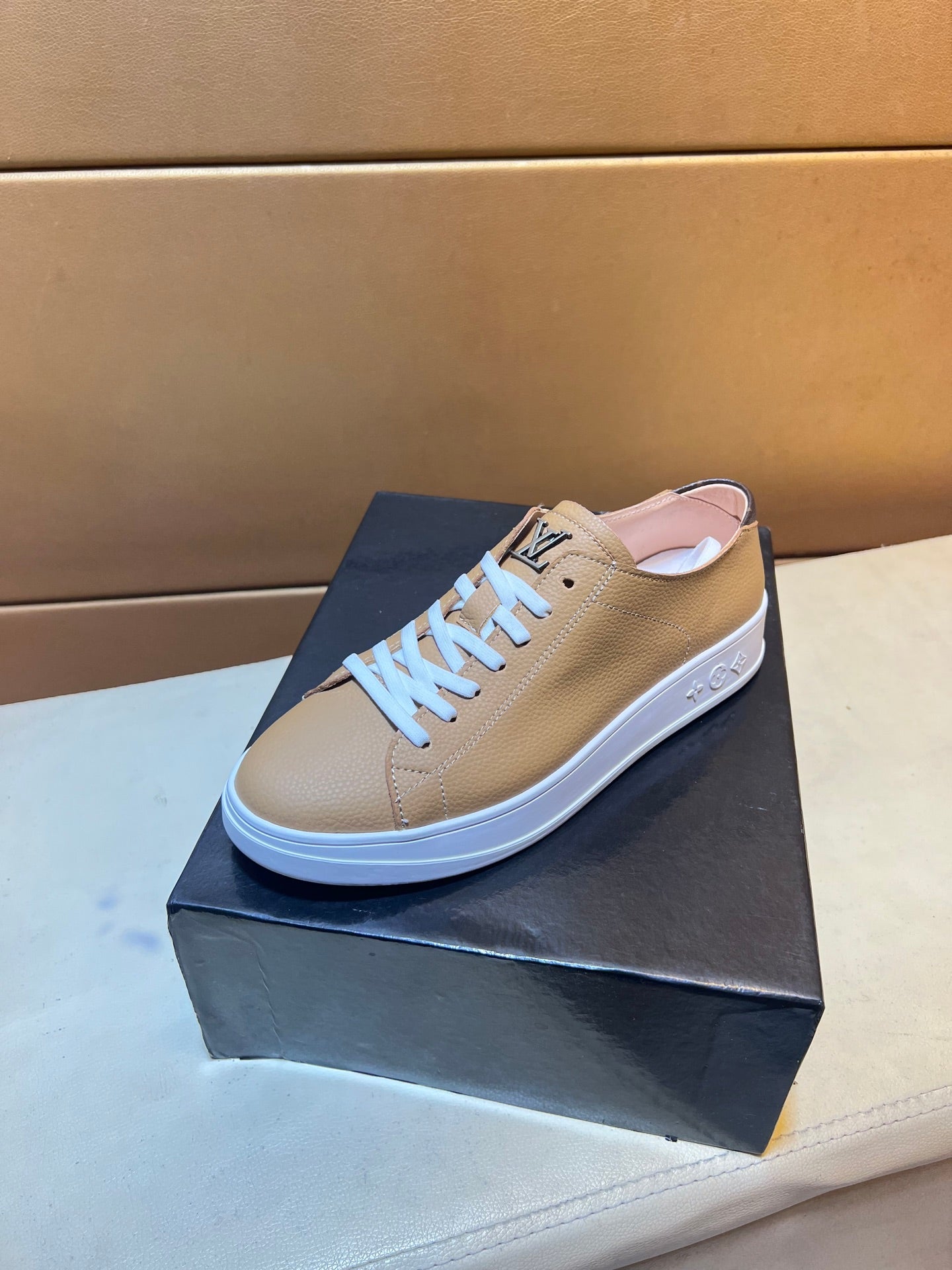 🏃 Casual shoes are a must-have for trendy men