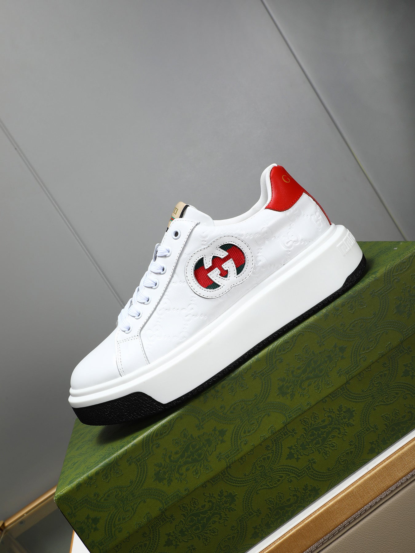 Fashionable and trendy new men's shoes